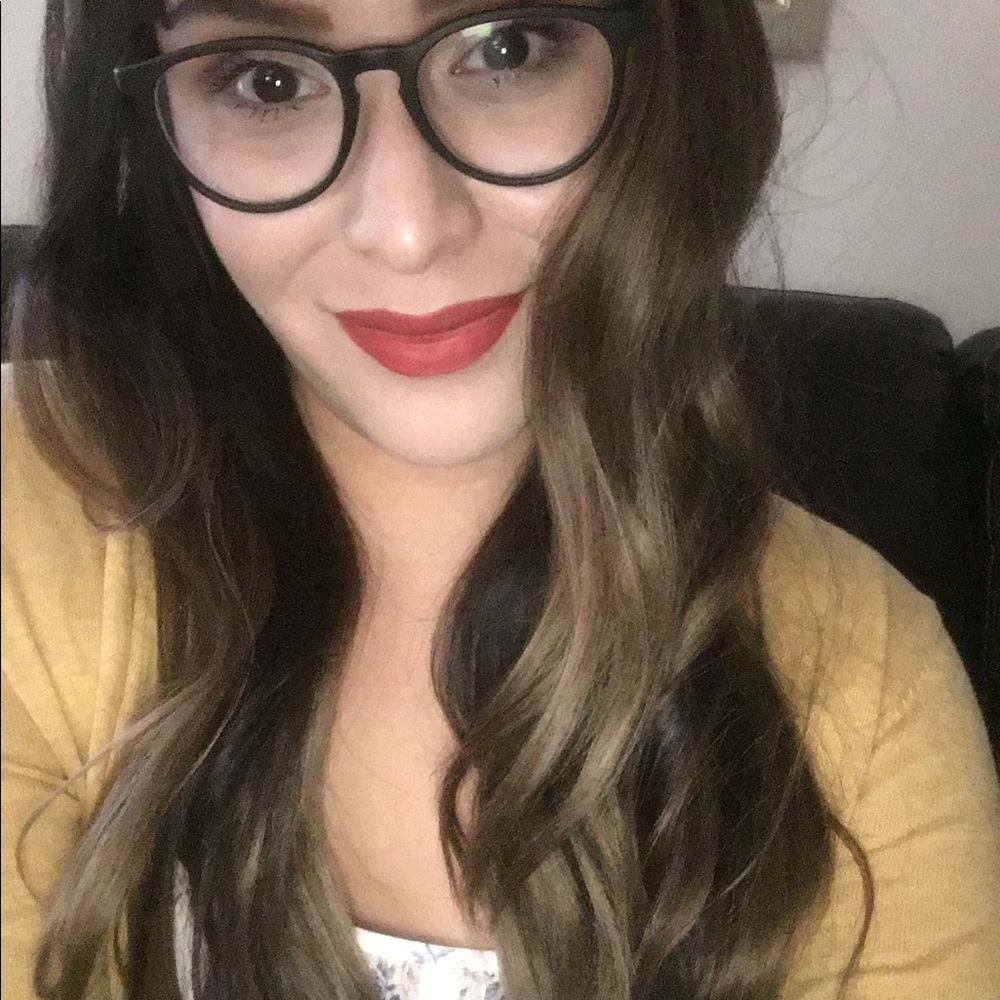 Meet your Posher, Adrianna